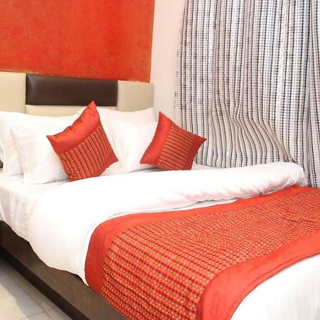 Hotel Snow White Inn New Delhi Bagian luar foto