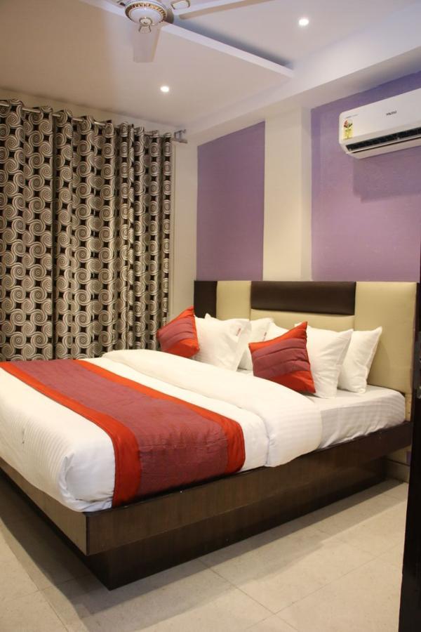 Hotel Snow White Inn New Delhi Bagian luar foto