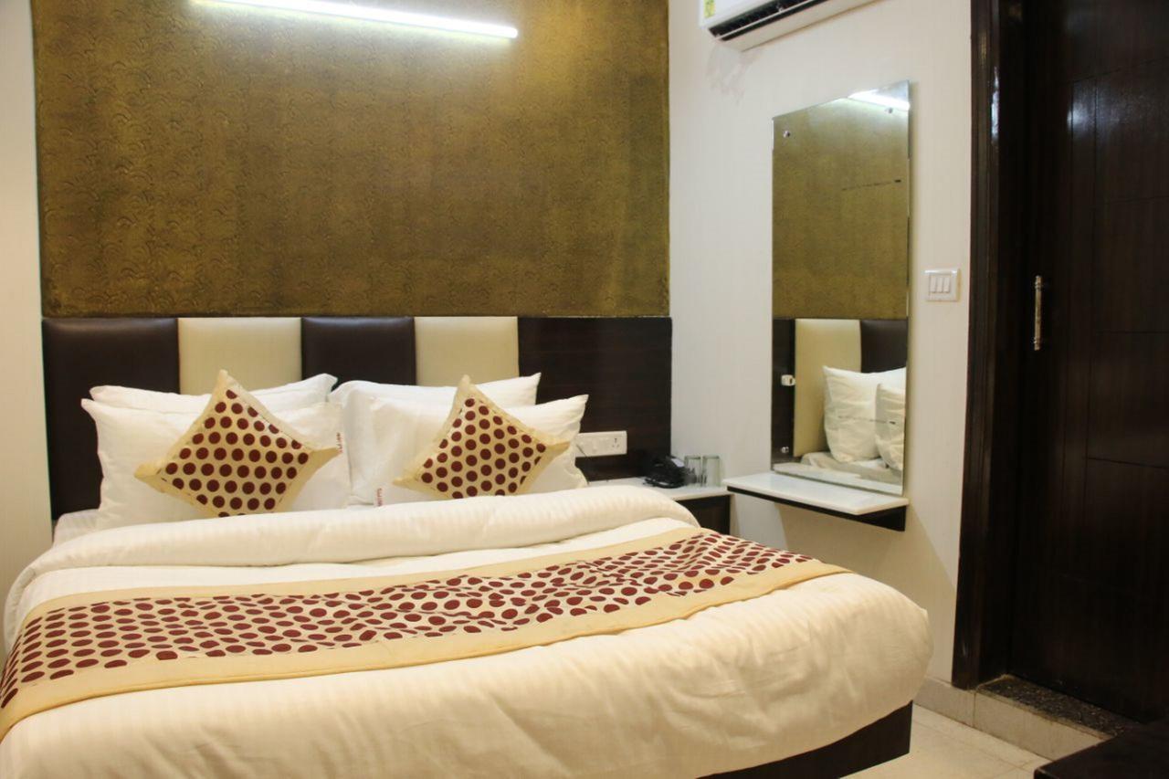 Hotel Snow White Inn New Delhi Bagian luar foto