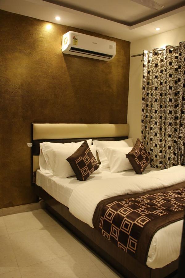 Hotel Snow White Inn New Delhi Bagian luar foto
