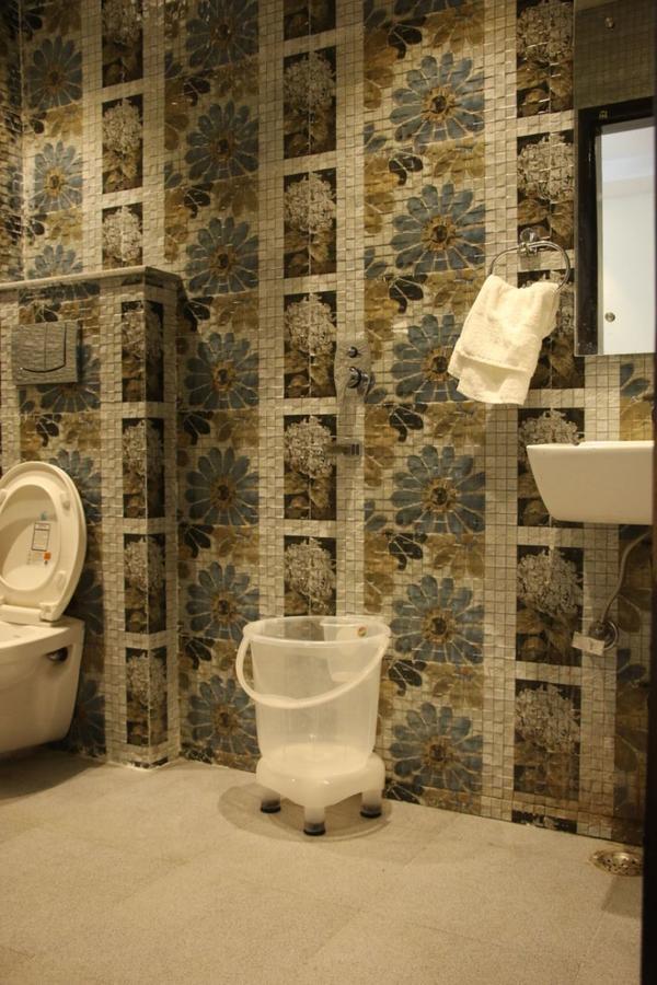Hotel Snow White Inn New Delhi Bagian luar foto