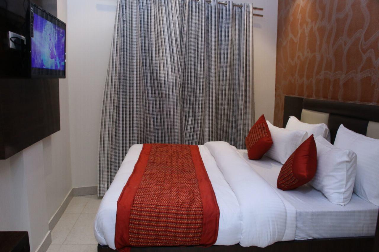 Hotel Snow White Inn New Delhi Bagian luar foto