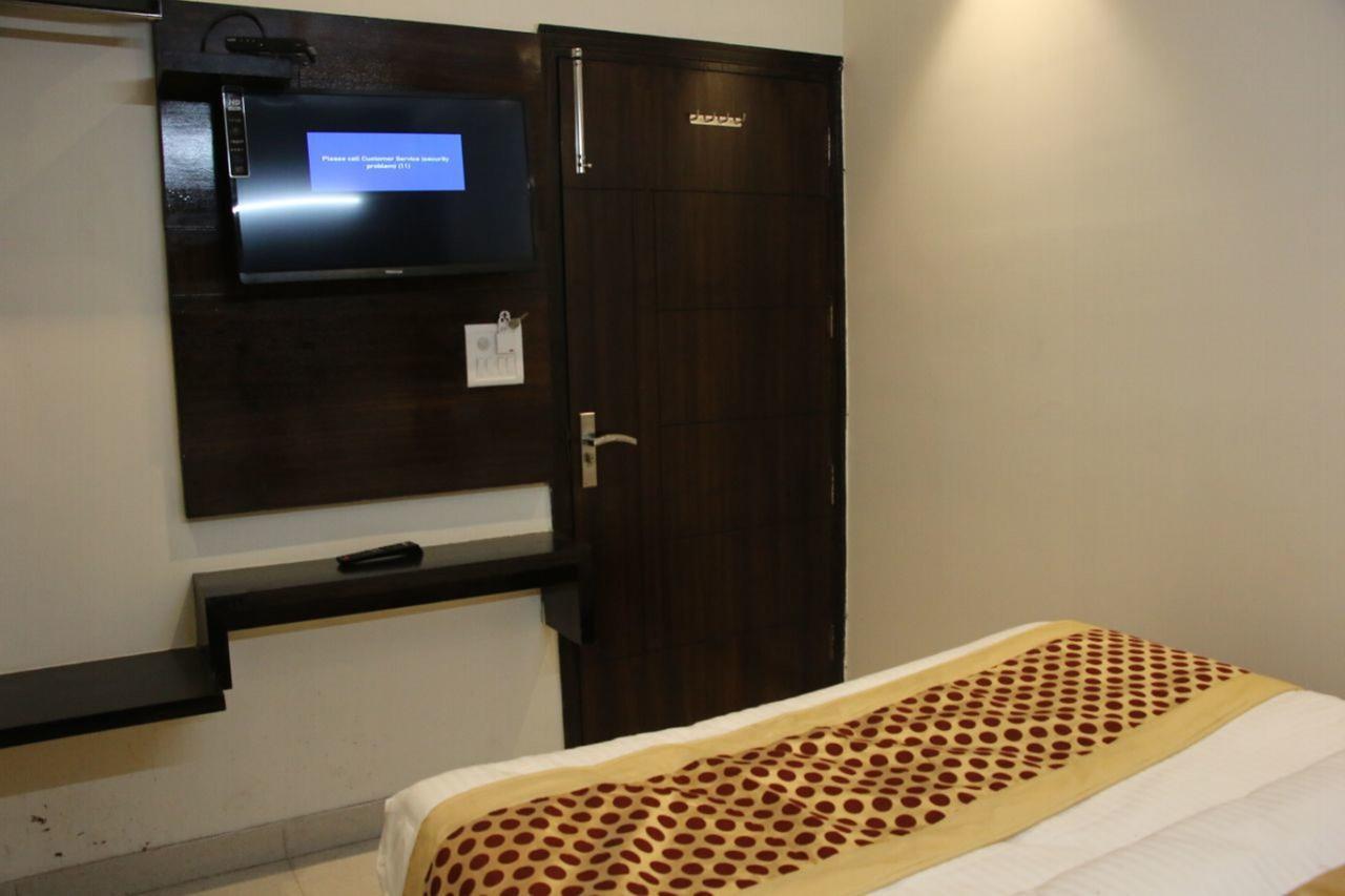 Hotel Snow White Inn New Delhi Bagian luar foto