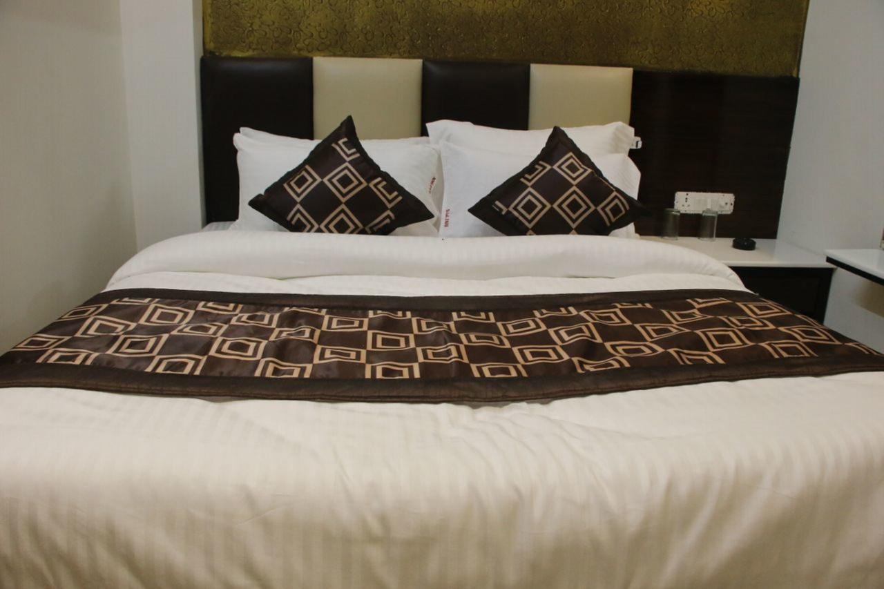 Hotel Snow White Inn New Delhi Bagian luar foto